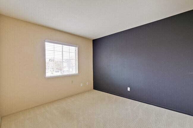 Building Photo - Awesome 3 Bedroom  Home Near Rivermark Plaza!