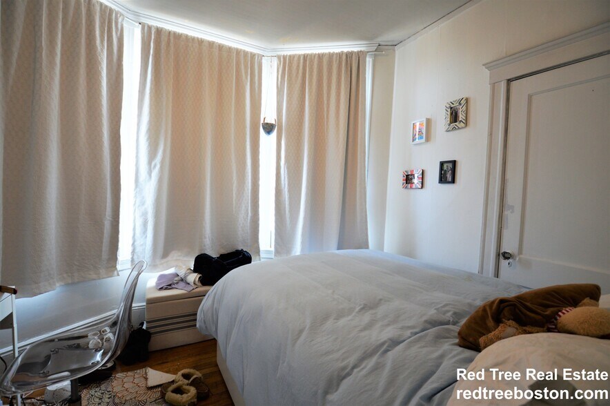 Building Photo - 141 Fuller St