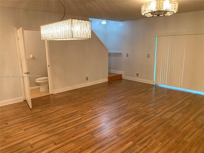 Building Photo - 10911 Jewel Box Ln