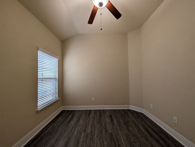 Building Photo - 1227 Old FM 306