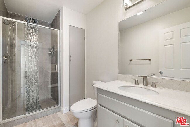 Building Photo - 327 Chestnut Ave