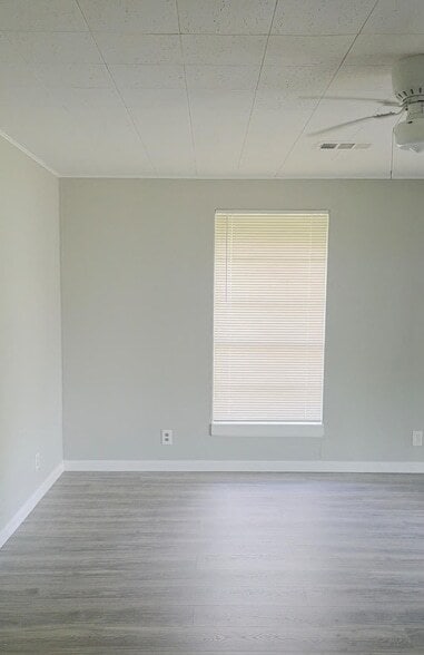 Building Photo - 407 E Homan Ave