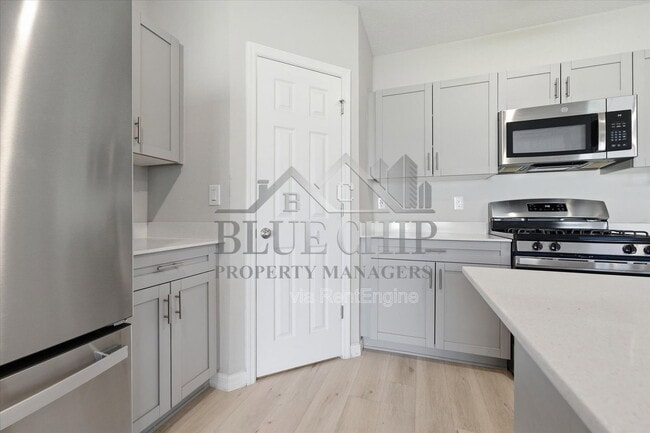 Building Photo - 12937 Camarillo Pl