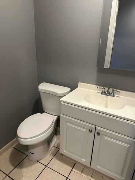 Building Photo - 209 Maple Hill Dr