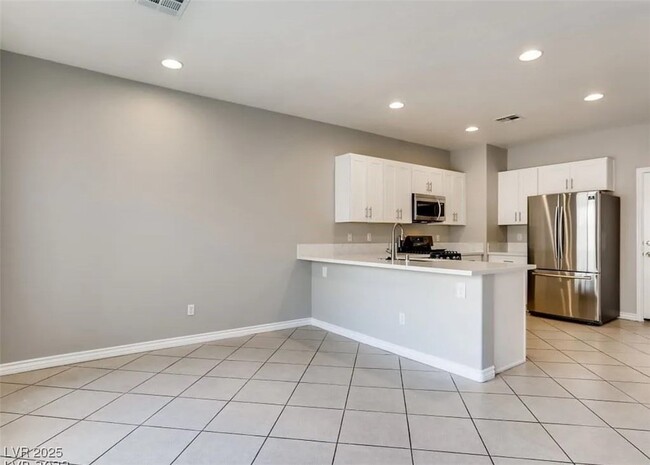 Building Photo - 227 Charming Ct
