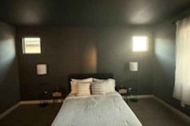 Building Photo - Stunning 5-Bedroom Executive Home in Desirable Mesa Neighborhood