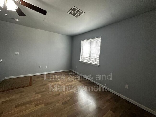 Building Photo - 1120 E Campbell St