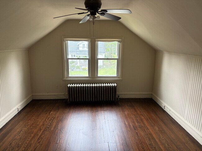 Building Photo - 307 Crest Ave