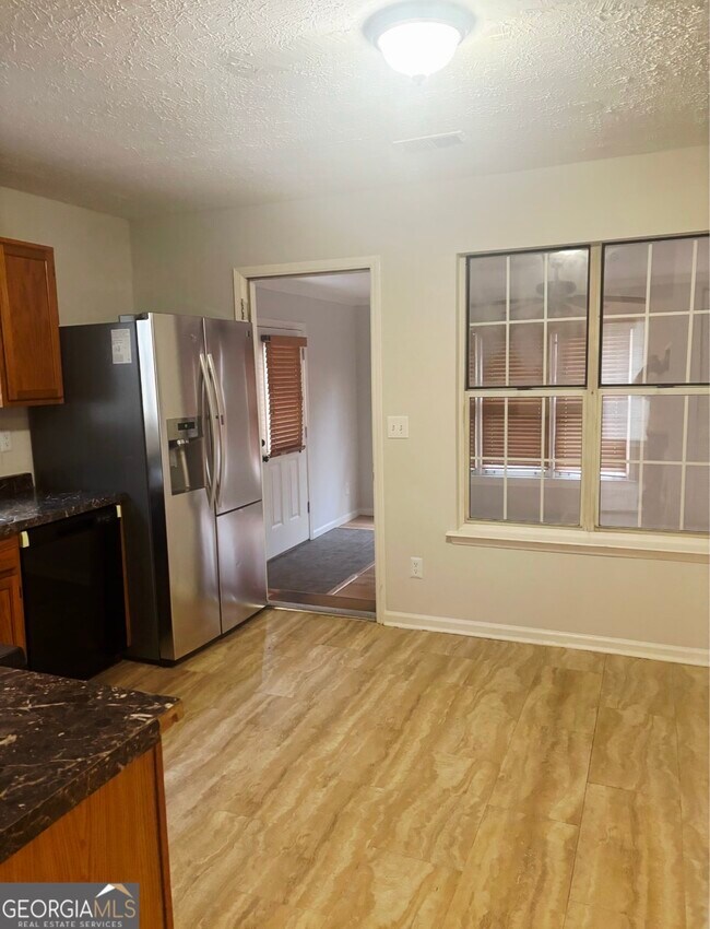 Building Photo - 557 Crestridge Ct