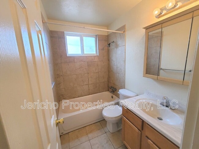 Building Photo - 4677 Hoyt St