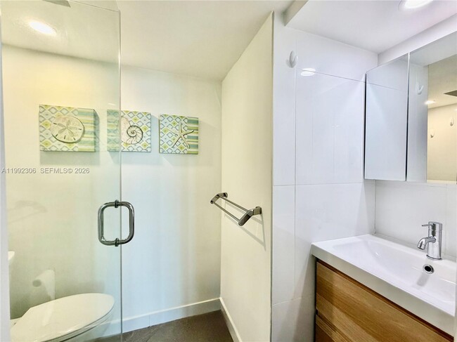 Building Photo - 1000 Parkview Dr