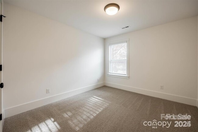 Building Photo - 1233 Eastway Dr