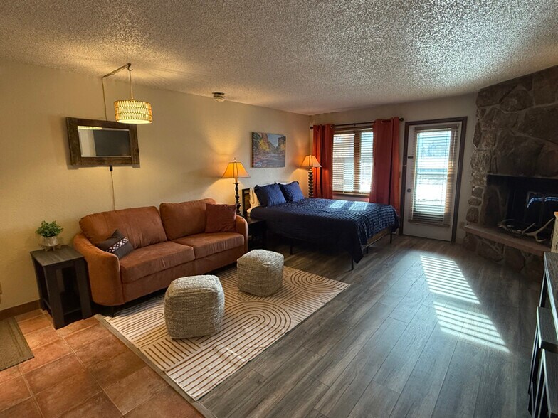 Building Photo - 62927 U.S. Hwy 40