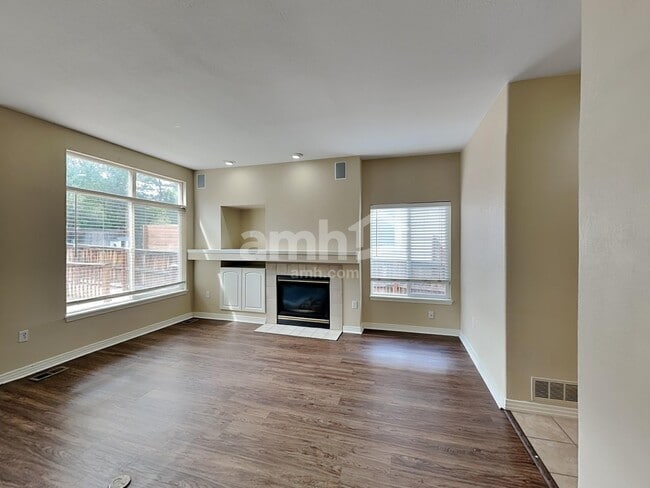 Building Photo - 4244 Lark Sparrow St