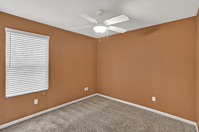 Building Photo - Like new 4 bedroom 2 bath home for rent.