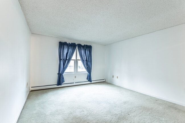 Building Photo - 8 Northbrook Dr