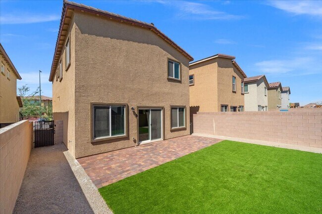 Building Photo - Newer 4 Bd, 3 Bth, Granite Countertops and Entertainer’s Dream!