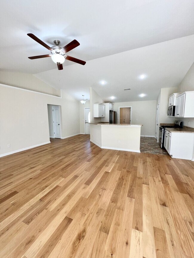 Building Photo - Beautiful home in Woodland Lakes! Extended...