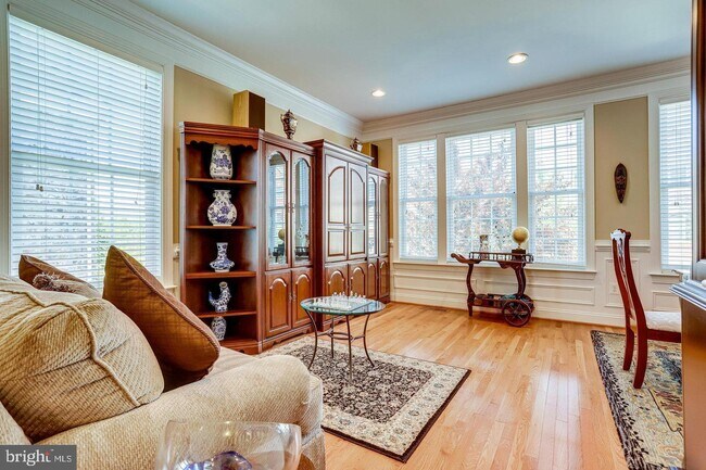 Building Photo - 47571 Royal Burnham Terrace