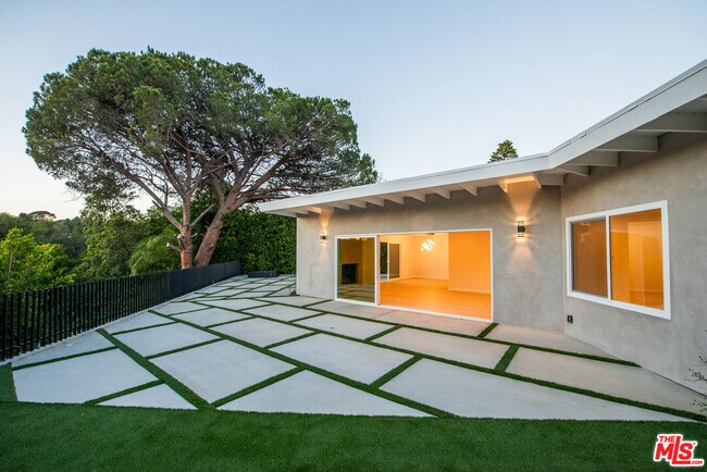 Building Photo - 645 Walther Way