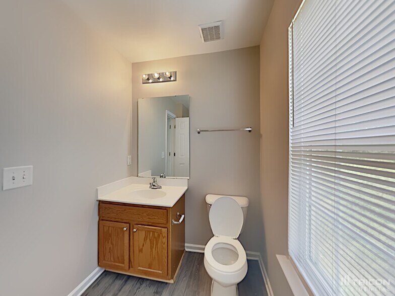 Building Photo - 1482 Kindred Cir NW
