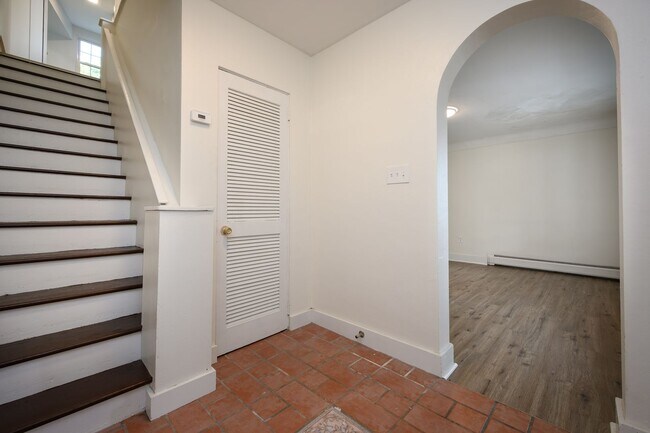Building Photo - Single Family Home