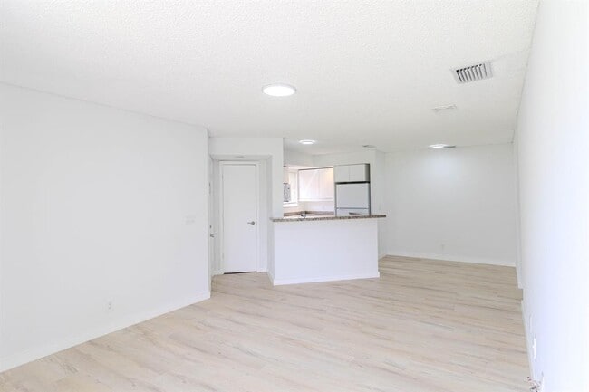 Building Photo - 3350 Pinewalk Dr N