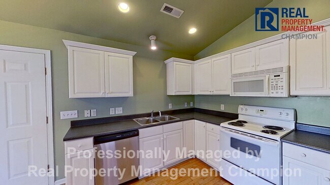 Building Photo - 627 Tabor Ln