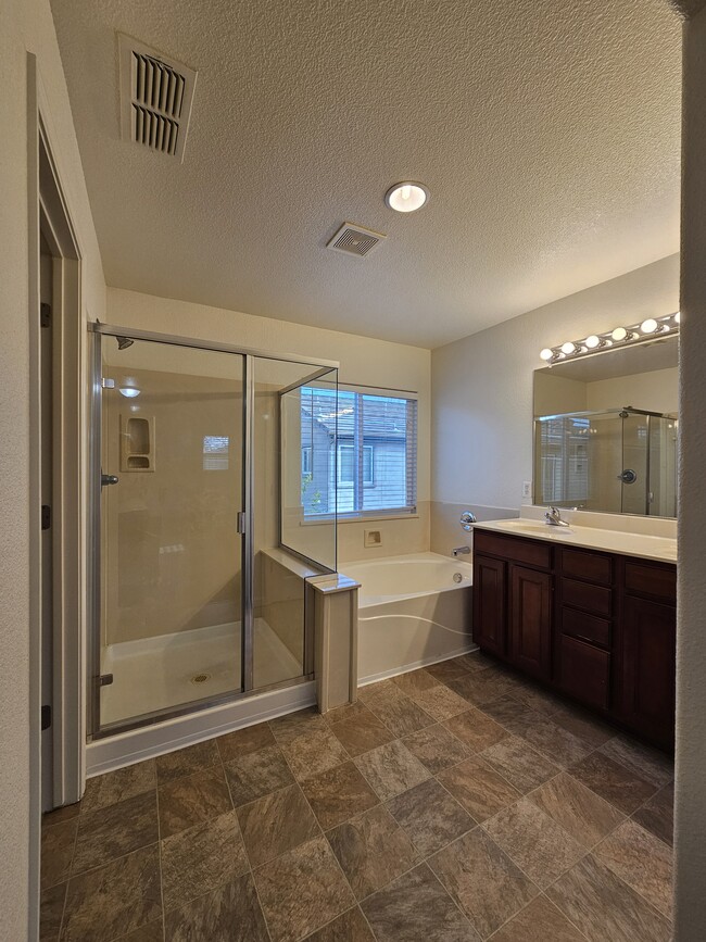 Building Photo - 8 Halsey Pl