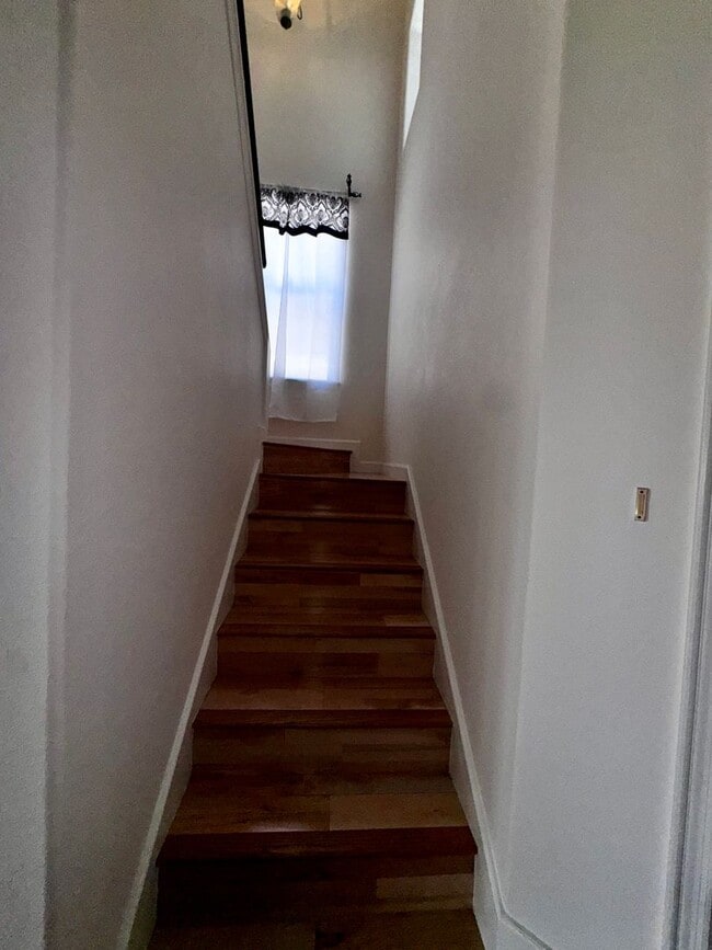 Building Photo - 3 Bedroom 2.5 Bath Cinnamon Bay Home with Stunning view, and Hardwood Flooring!