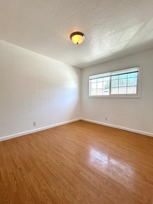 Building Photo - 9810 A St