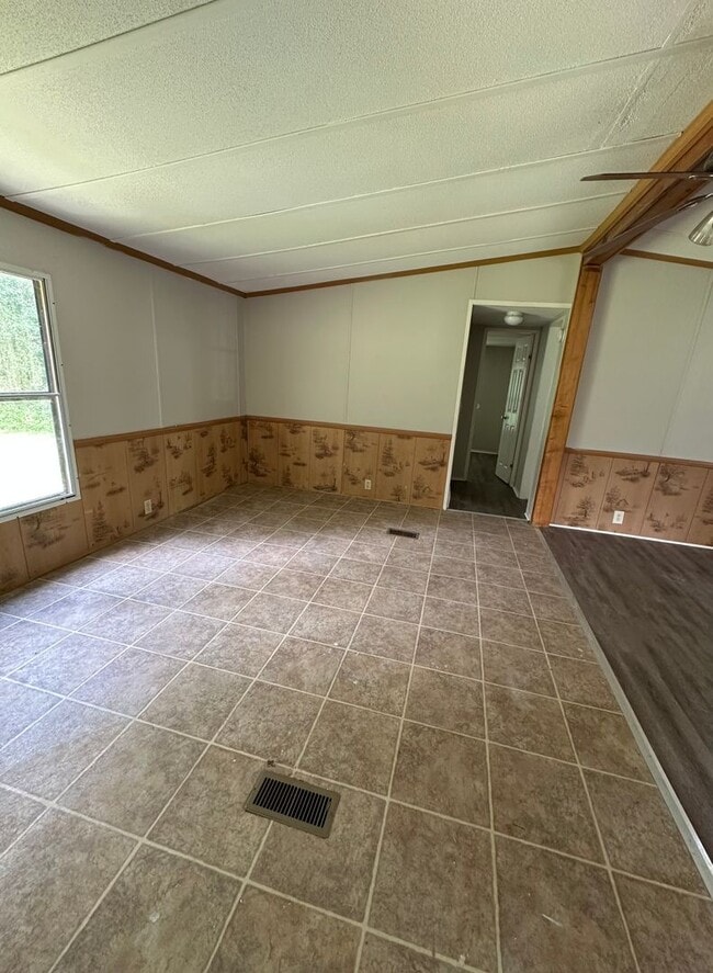 Building Photo - Large 3 bedroom, 2 bath mobile home in Wag...