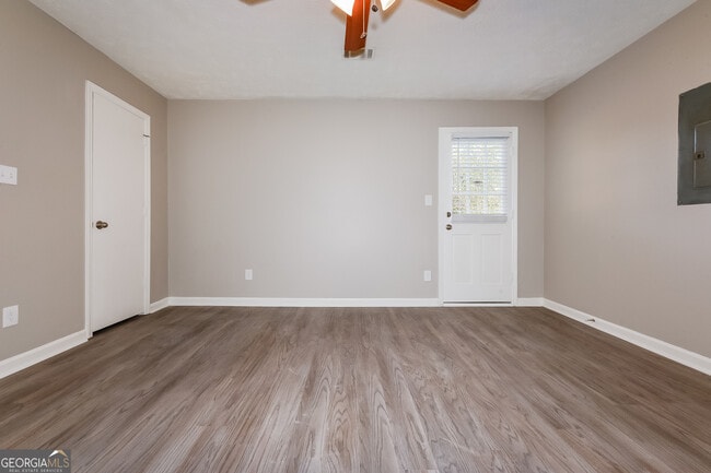 Building Photo - 5720 Twain Dr
