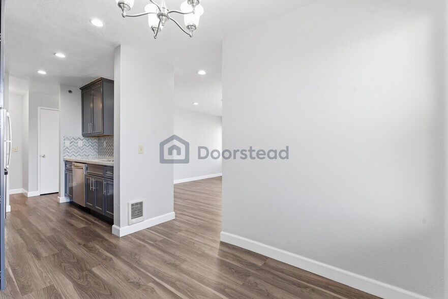 Building Photo - 675 Newbury Ln