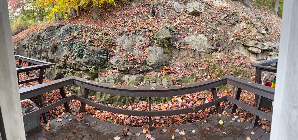 Building Photo - 735 Oakwood Rd