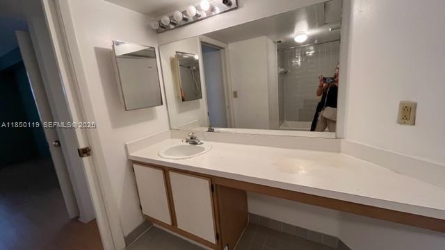 Building Photo - 2820 N Oakland Forest Dr