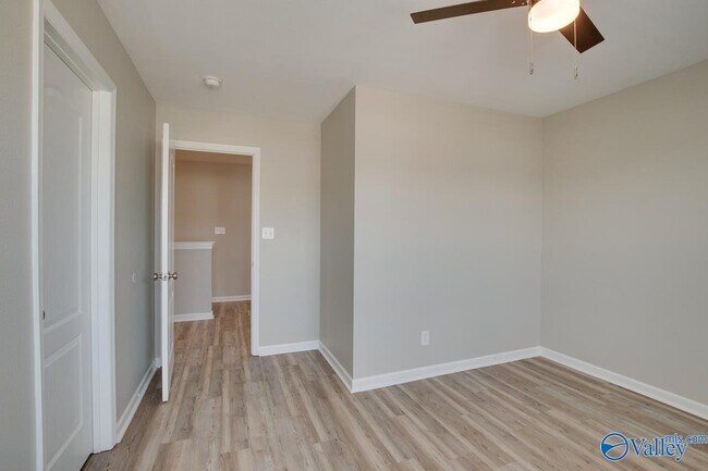 Building Photo - 128 Farmington Dr