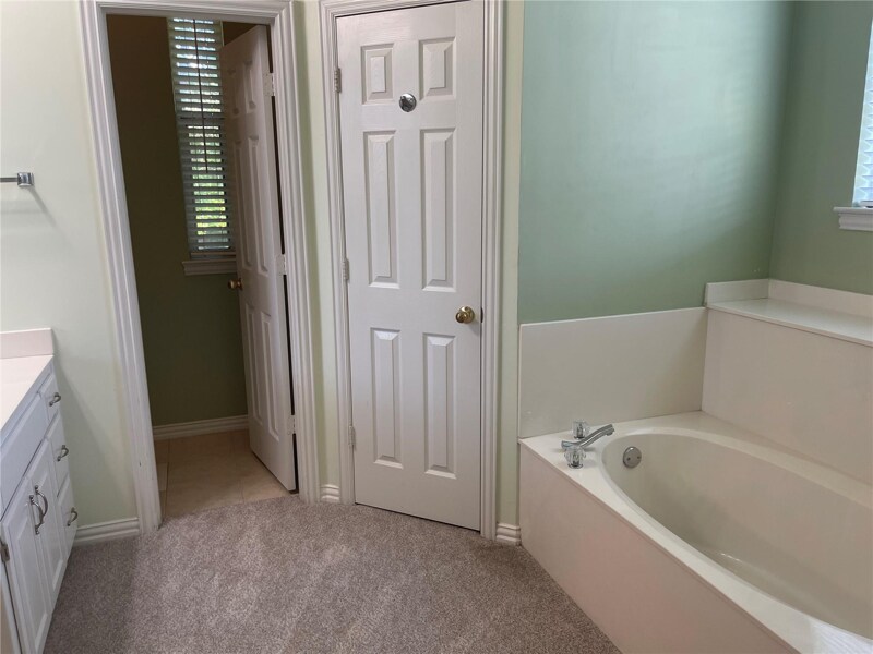 Building Photo - 716 Ticonderoga Dr