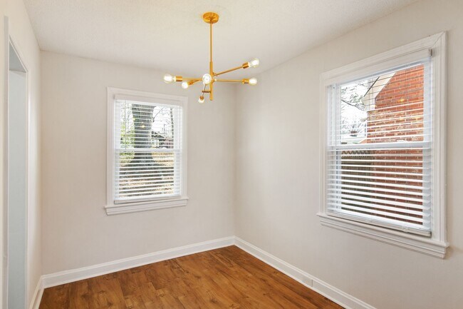 Building Photo - Spacious 1 Bedroom Duplex in Trinity Park, blocks from Duke! - Renovated & Pet Friendly