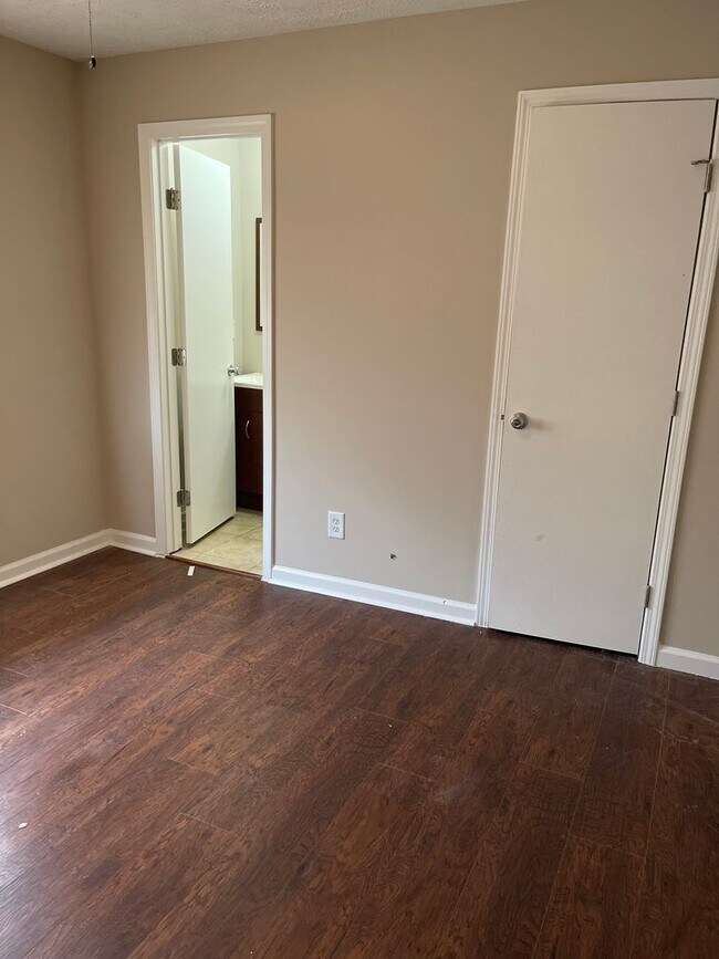 Building Photo - Duplex in Douglasville