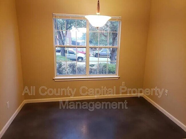 Building Photo - 133 Ashwood N