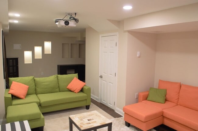 Building Photo - Spacious Four-Bedroom House in the Heart o...