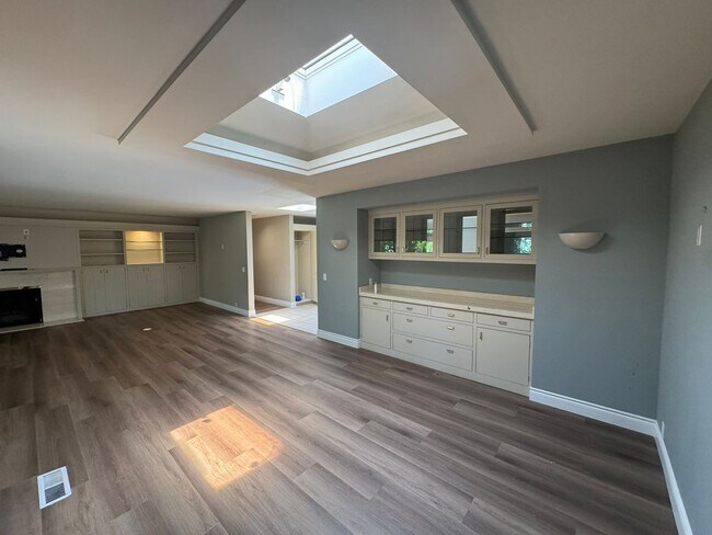 Building Photo - Coming Soon! Cozy home in South Pasadena.