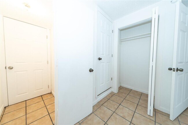 Building Photo - 620 25th St W