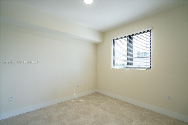 Building Photo - 1091 Galiano St
