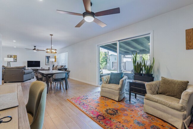 Building Photo - Cute 3 Bedroom 2 Bath In Phoenix!