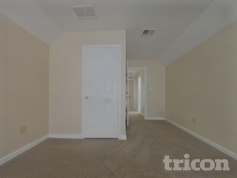 Building Photo - 6300 Holborne Ln