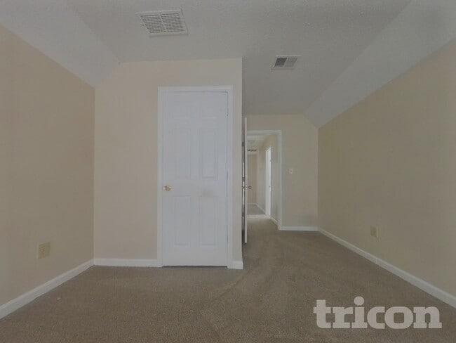 Building Photo - 6300 Holborne Ln