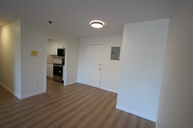 Building Photo - 139 King St