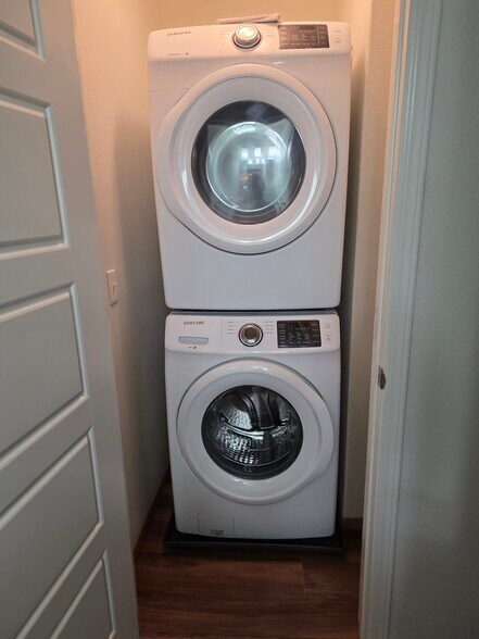 Building Photo - 268 S Rolling Woods Way